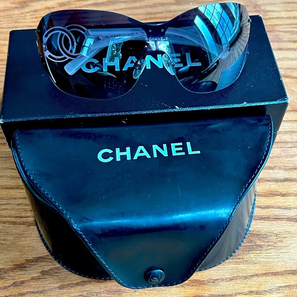 Chanel 4147 rimless Sunglasses white with CC logo includes pouch and box - Picture 1 of 14